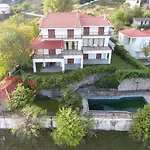 Traditional Luxury Armonia